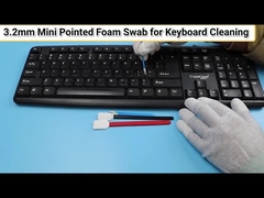 マイクロ先の尖ったESDの泡の先端のクリーンルームをきれいにする精密型はリント・フリー3.2mmを拭く